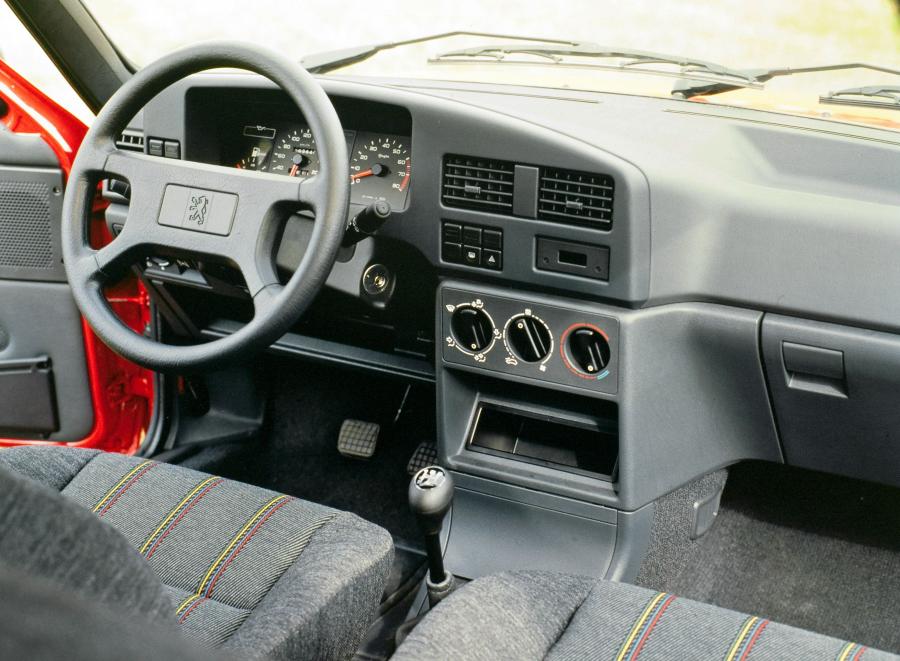 Торпедо Peugeot 309 SX 5-Door 1989 года  (WW) (фото 2 из 3)